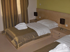 Twin bedroom 103