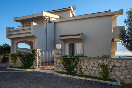 Front entrance to the villa