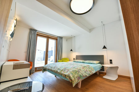 Double bedroom with terrace access
