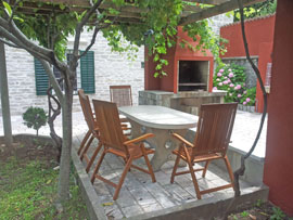 Outside dining with BBQ