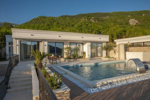 Villa with fantastic pool