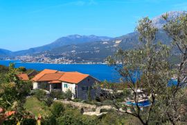 Villa with stunning view over Kotor Bay