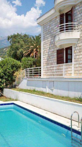 Villa with pool